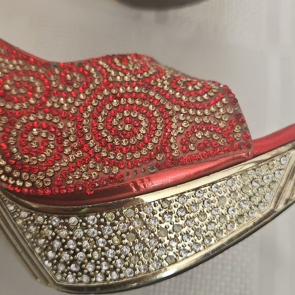 Red and Gold Slingback Heels with Peep-Toe Design - Picture 14 of 16